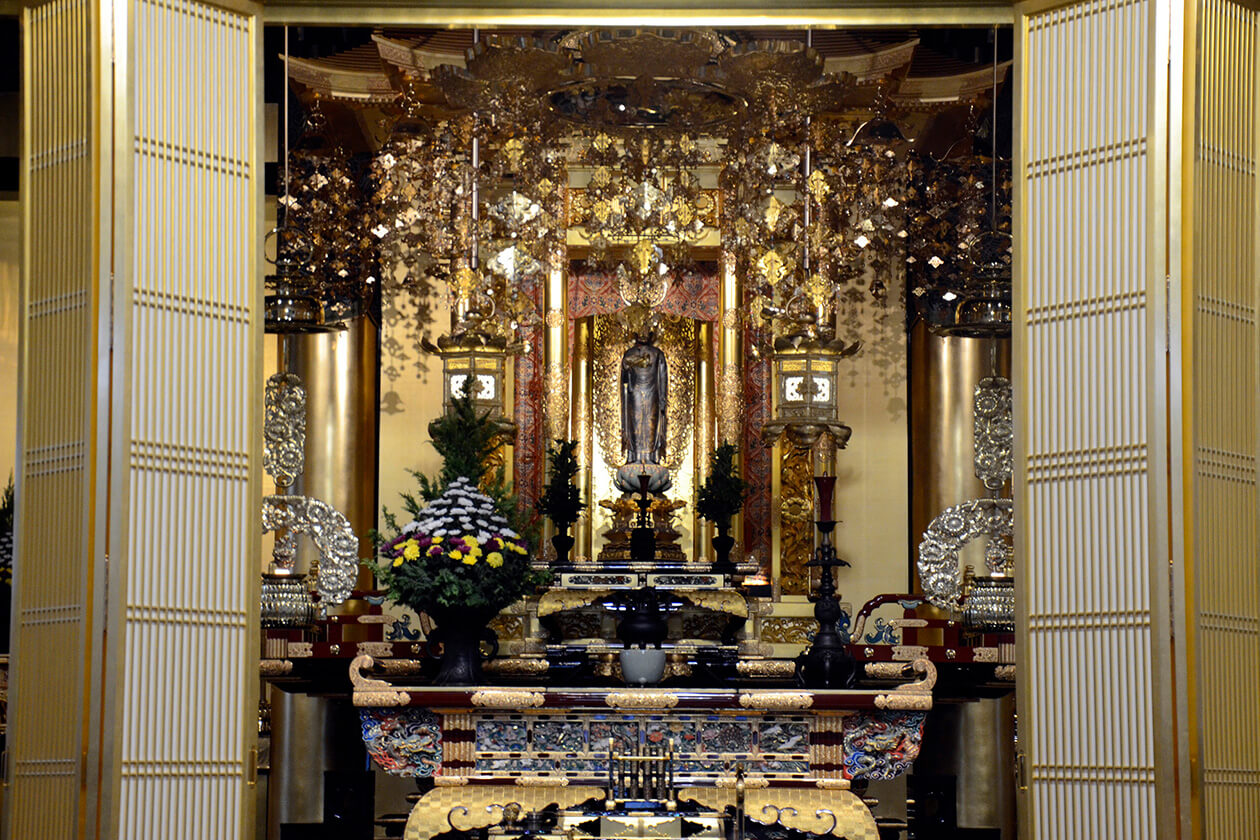 伝統を重んじながら
仏具を新たな世代へ。