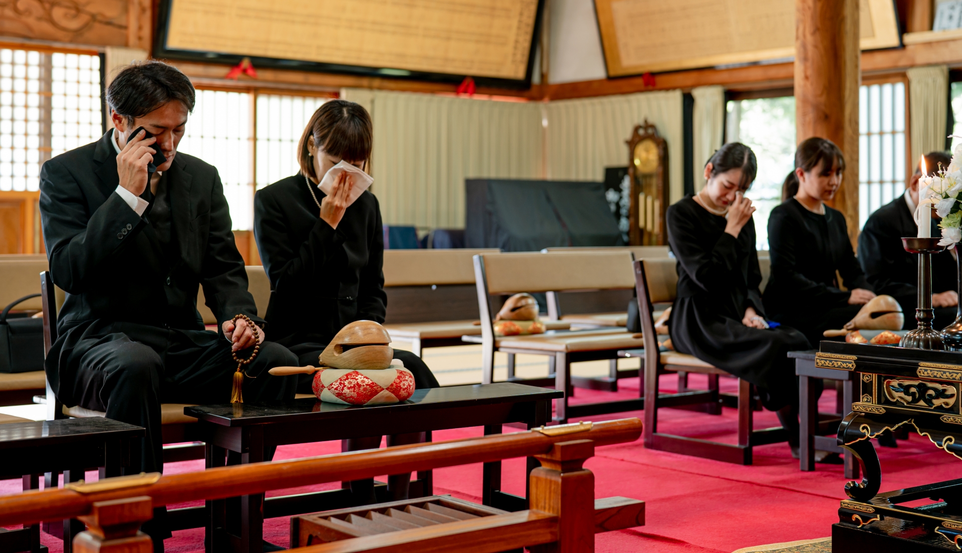 【専門店が解説】位牌は誰が用意する？喪主・家族の役割